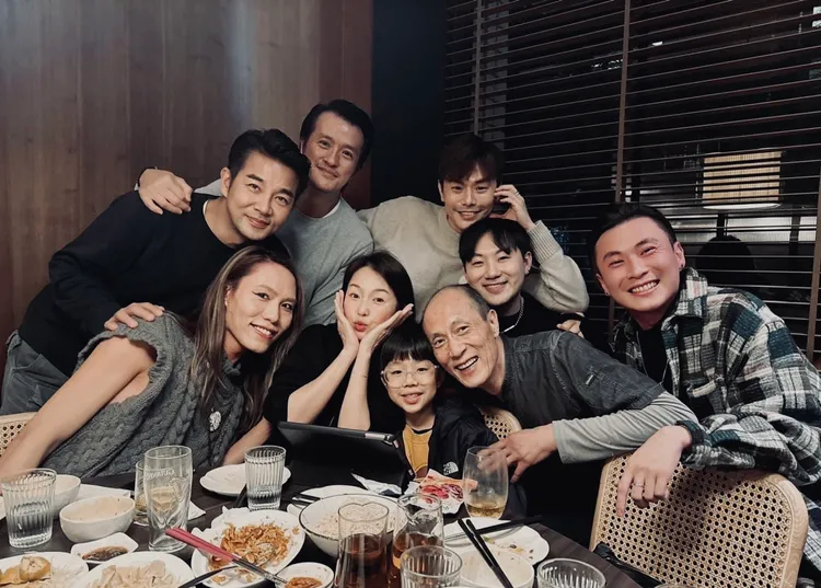 六月經紀人、謝承均、大牙老公阿廖師等一票好友，日前偷偷密謀提前幫六月慶生。我是凱文工作室提供