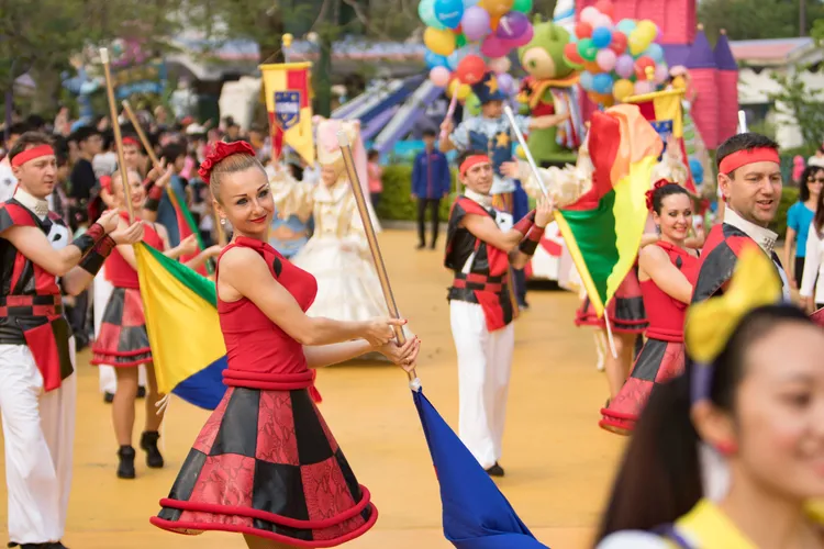 樂園繽紛遊行。業者提供