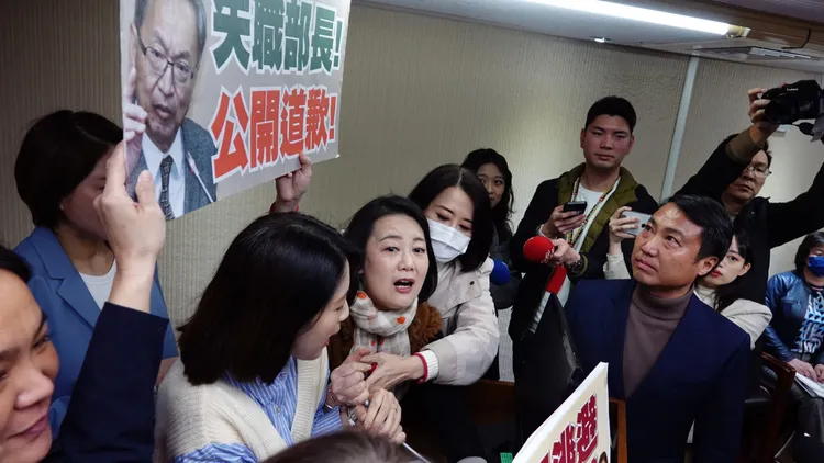 現場一陣混亂，藍綠立委推擠。莊宗達攝