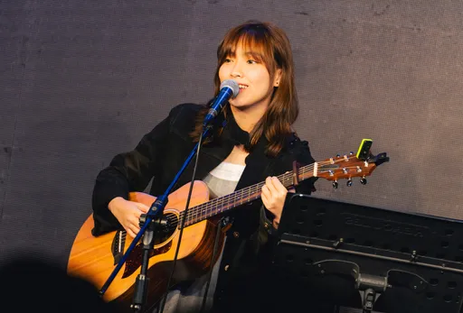 陳佩賢驚遇鐵粉拔下汽車方向盤要簽名 肖想開車有偶像簽名陪伴