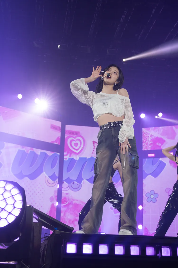 秋天翻唱亞莉安娜的《7 rings》。Live Nation Taiwan提供