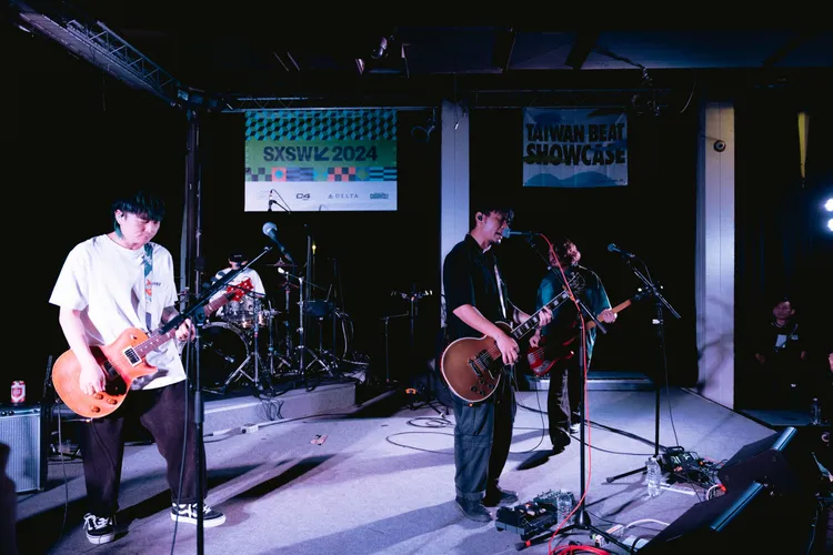 滅火器演唱《島嶼天光》。Young Team Productions提供