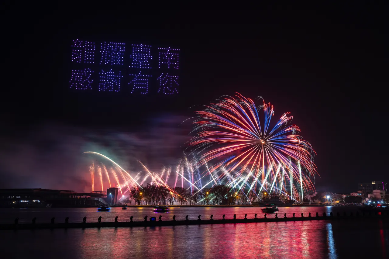 安平燈區閉幕演出。市府提供