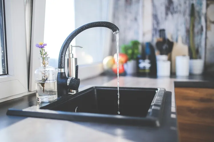 不少網友都認為不要跟婆婆同住或共用廚房最好。翻攝自pixabay