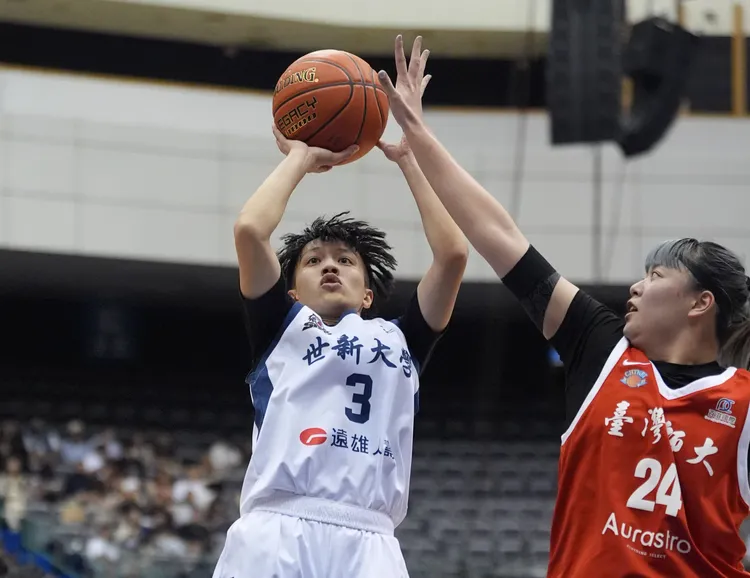 宋瑞蓁(左)。大專體總