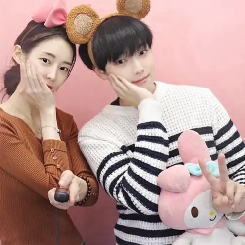 雅凜（左）和徐姓男友被網友控訴詐騙醫藥費。翻攝雅凜IG