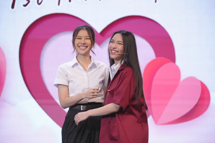 Anda（左）、Lookkaew穿上劇中的制服。大國文化提供