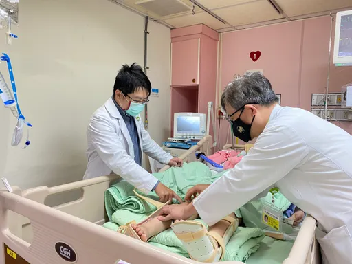 彰化車禍姊姊持續進步 雙下肢刺激反應更大!手部首度出現抖動