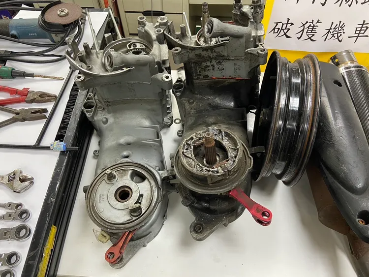 警方追回解體引擎排氣管。竹東警分局提供