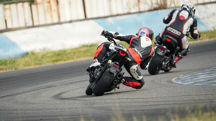 米其林Power系列一直是街跑胎的指標產品，本次產品更新至第六代 Power 6，在乾濕地抓地力進一步增強。原廠照片