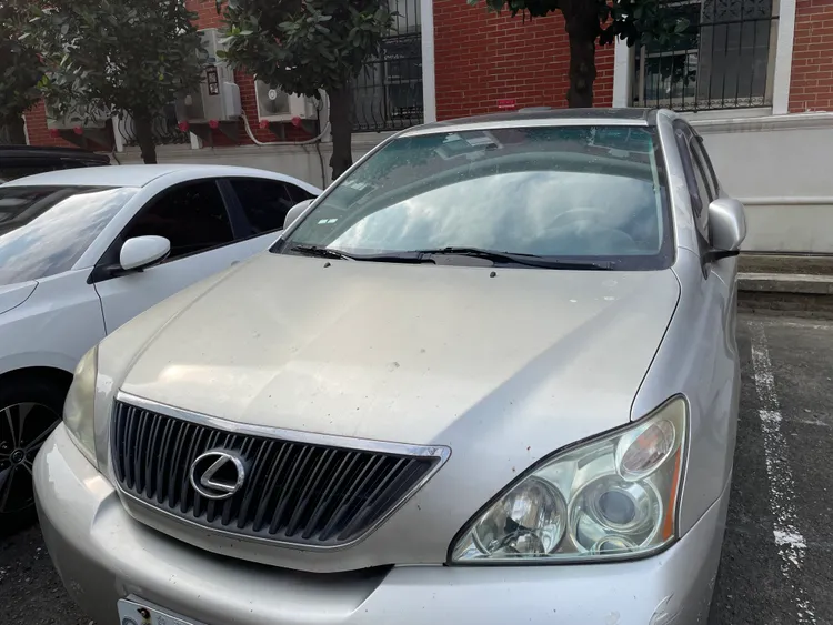2005年份LEXUS RX330。臺南分署提供