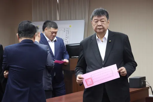 陳雪生噴驚句!喻兩岸「螞蟻大象談戀愛」 問管碧玲:看過公雞和蚱蜢談判?