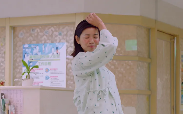 米可白角色罹患重病，在醫院仍保持開朗樂觀性格。東森提供