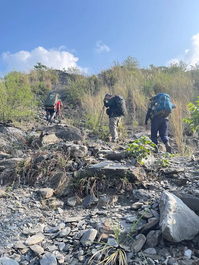 要到舊好茶要走一段很長山路。台邦‧撒沙勒提供