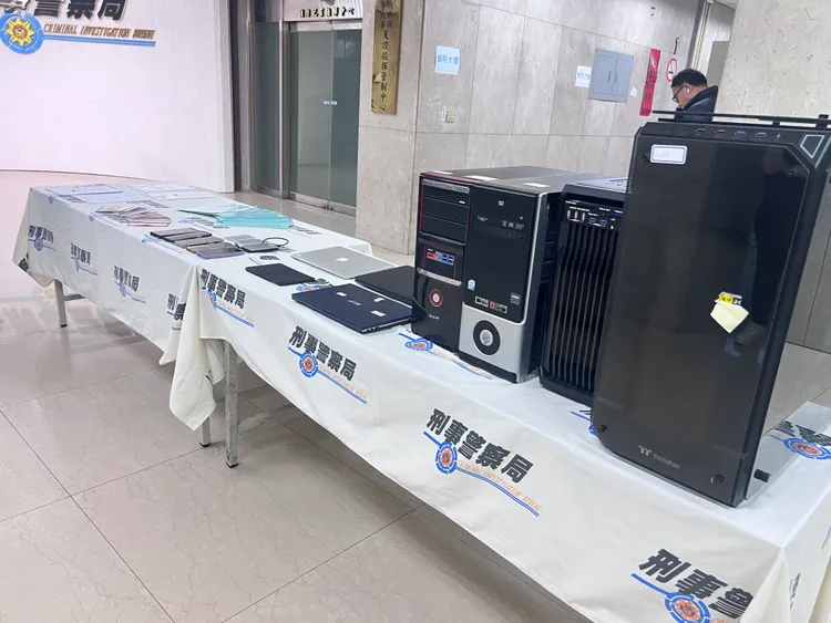 警方查扣相關證物。翻攝畫面