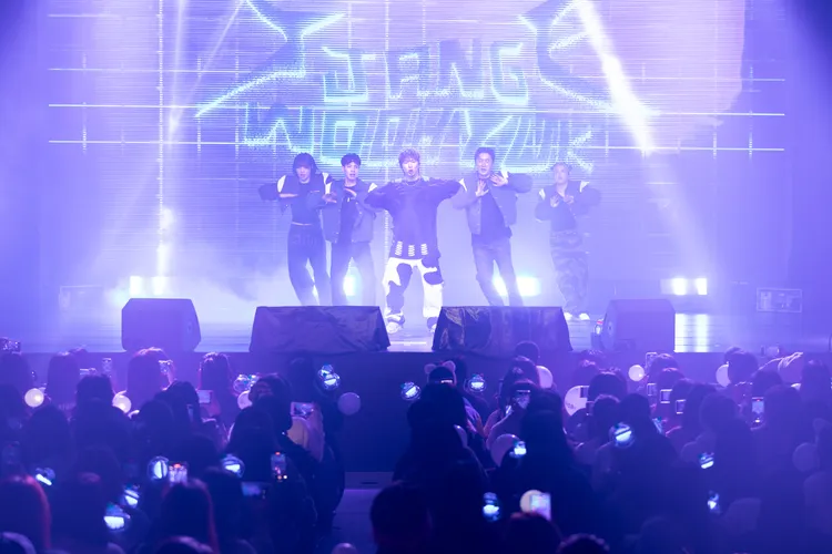 張佑赫（中）寶刀未老，又唱又跳。ONINN ASIA 提供