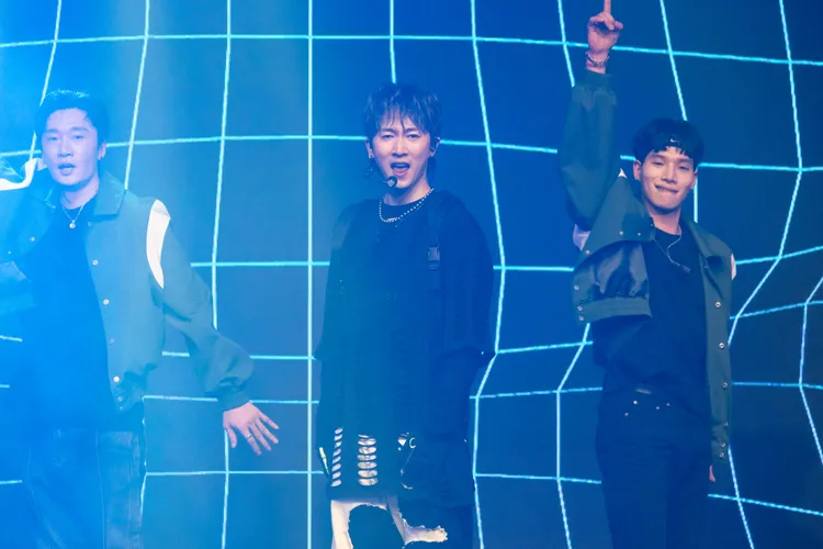 張佑赫（中）準備H.O.T.的2首夯曲，全場粉絲沸騰。ONINN ASIA 提供