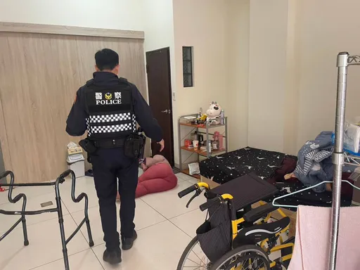 桃園獨居身障婦跌落床呼救整夜 鄰居聞聲報警救援