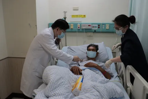 肺結核男突劇烈咳嗽!切片驚見肺癌 醫:2病灶同時存在