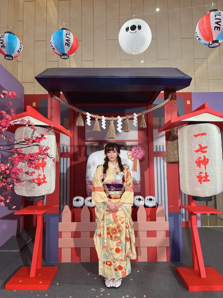 幸運特色的「慵懶聲線」在直播間內猶如一股仙氣般甜美輕柔。