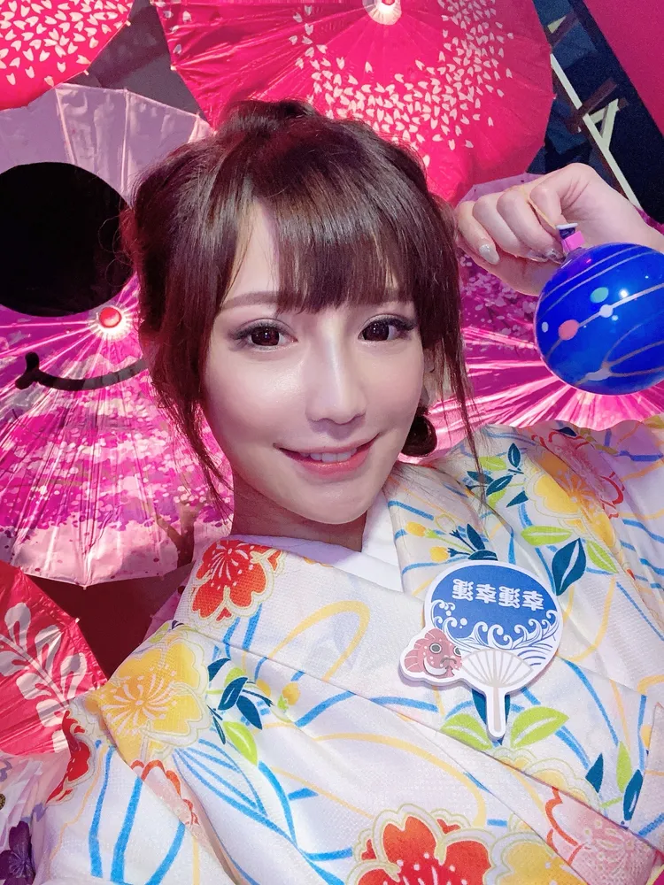 外表甜美、身形高挑的主播幸運有個特異功能，就是說話有一定節奏感，加上聲音慵懶溫潤，常被網友笑說像聽助眠ASMR般。