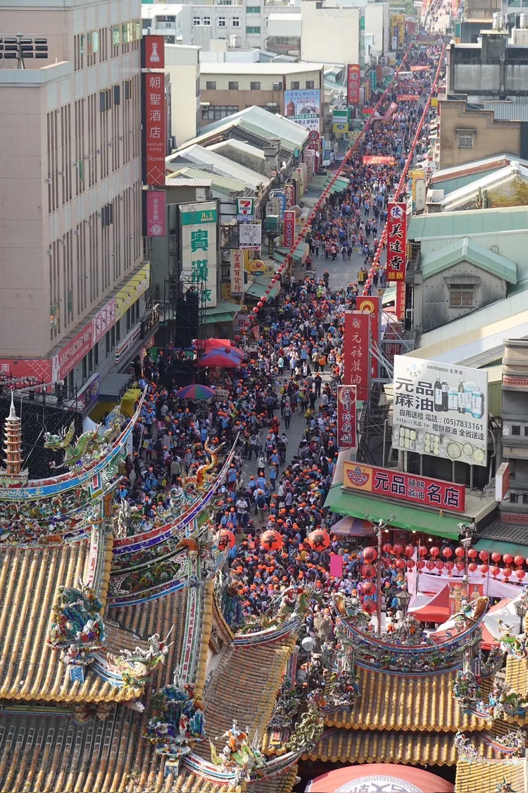 白沙屯媽祖抵朝天宮，人潮爆滿。翻攝畫面