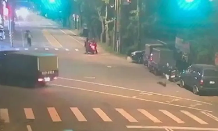 熱心民眾借車。翻攝畫面