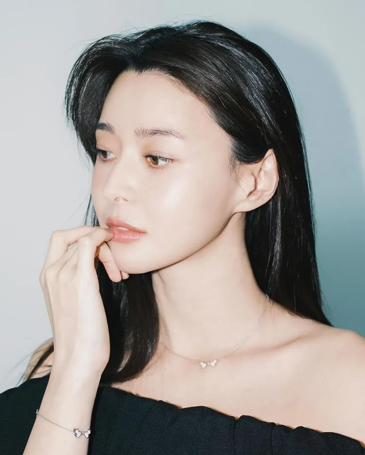 韓星權娜拉也戴上Qeelin同系列作品。翻攝權娜拉IG