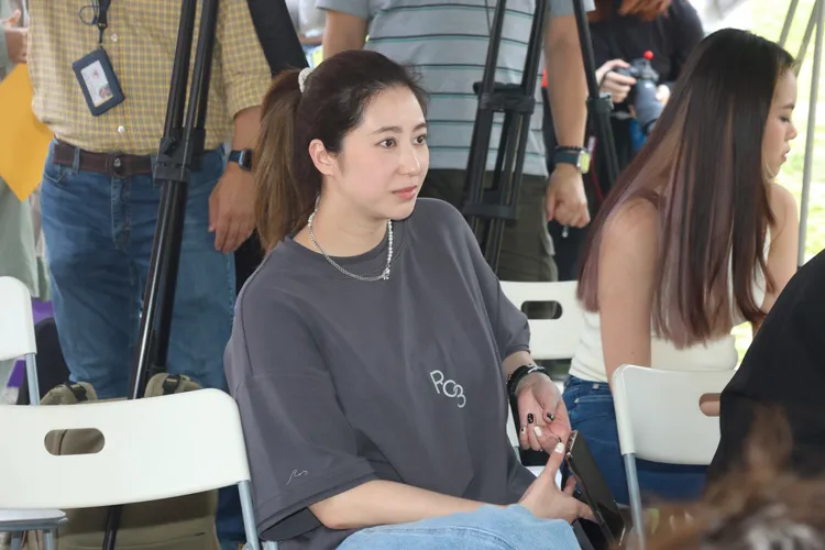 Cindy衣著寬鬆難免被疑有孕。彭欣偉攝