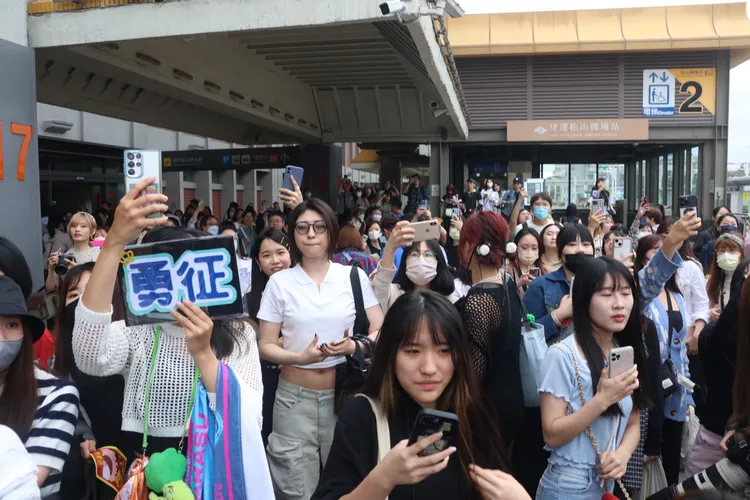 松山機場擠滿八木勇征的粉絲。彭欣偉攝