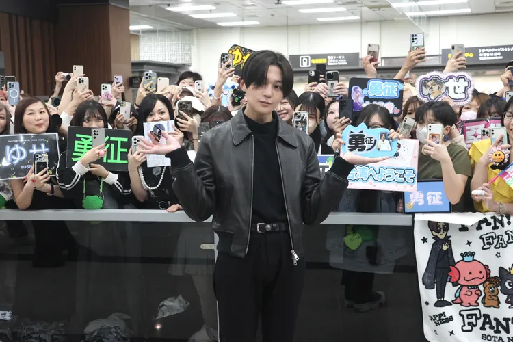 八木勇征與600名粉絲合照。彭欣偉攝