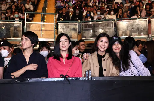 四大玉女歌手罕見同框小巨蛋 49歲楊采妮美成這樣!