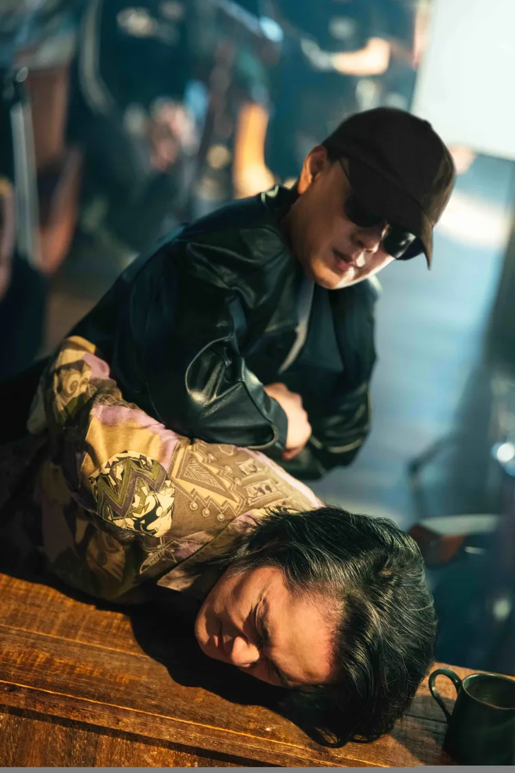 蕭煌奇飾演警察制服江國賓。華納音樂提供