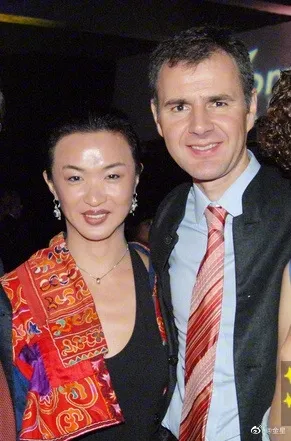 金星（左）和漢斯昔日恩愛模樣。翻攝金星微博