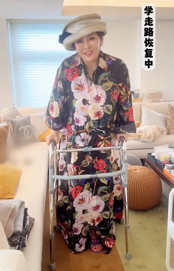 向太復健重新學走路。翻攝向太微博