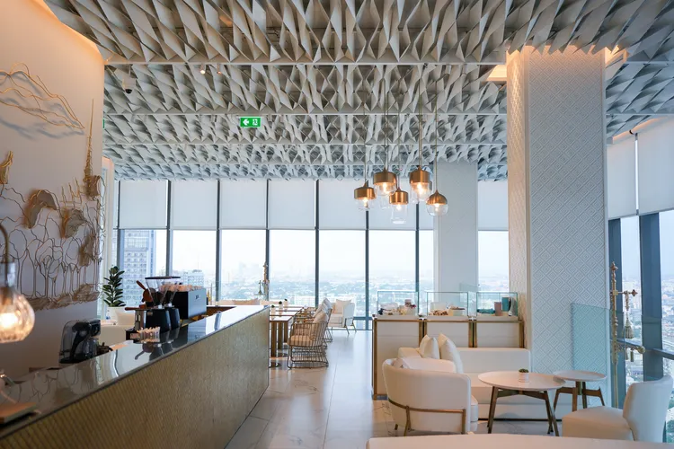 在Lobby辦理入住手續時，目光不自覺地被四周的時尚氣息所吸引。田欣雲攝