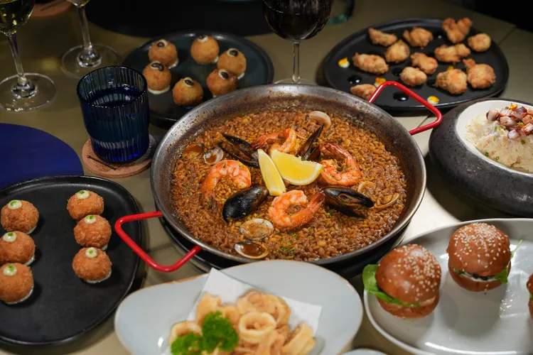 在LUZ Bangkok Tapas Bar能吃到道地的西班牙海鮮飯與Tapas小點。田欣雲攝