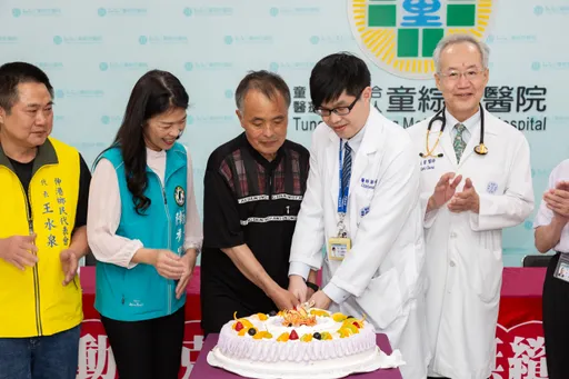 56歲男在家昏倒心跳停止 葉克膜團隊急診室待命!鬼門關前救回