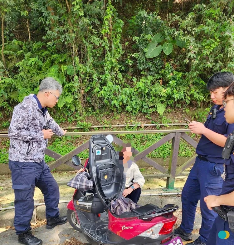 警方於車廂內查獲贓物。翻攝畫面