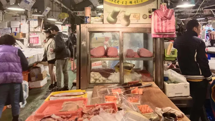 原Po會到漁市購買新鮮生魚片。翻攝自Dcard原文