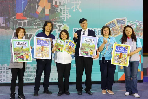 嘉義市發表「獨嘉」雙語教材！納入火雞肉飯　黃敏惠：越在地越國際