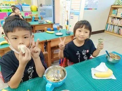 高雄市長陳其邁12日指示，113學年度起原本每生每餐補助2元，加碼補助提升到4元。市府提供