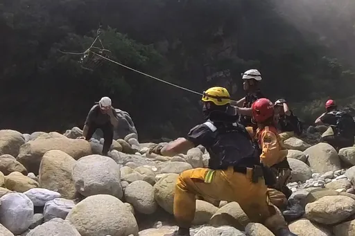 花蓮強震｜砂卡礑步道受困婦人吊掛送醫　一家五口失聯仍生死未卜