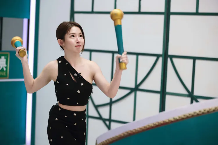 郭書瑤愛看漂亮女生，讚《浪姐5》好多仙女，在湖南大吃榴槤。星星相藝供