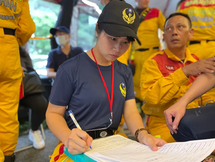 女性義消陳裔筑平常是公司的行銷創意總監。消防局提供