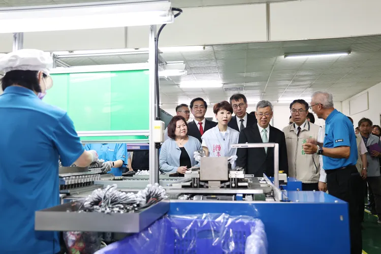 陳建仁肯定業者用心讓障礙員工發揮長才。市府提供