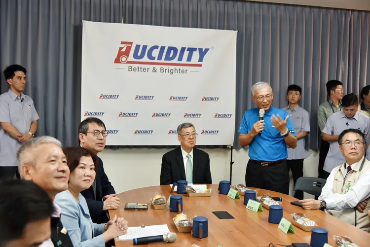 業者簡報員工相關福利措施。王志弘攝