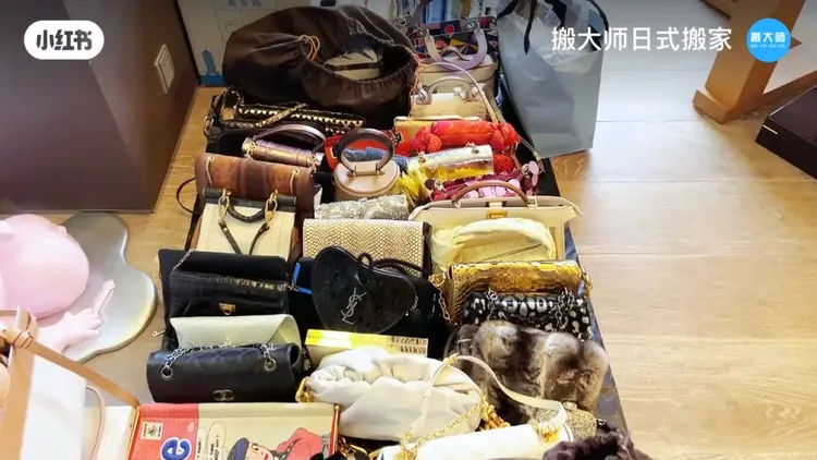 名牌包超多。翻攝搬大師日式搬家小紅書