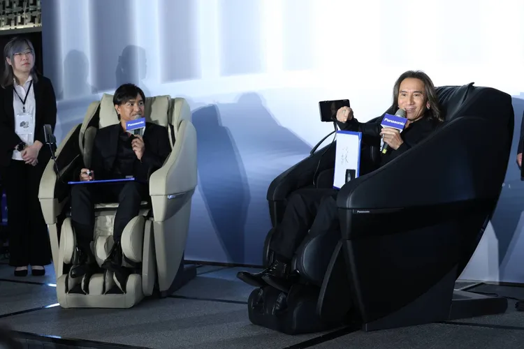 動力火車出席按摩椅代言記者會。娛樂中心攝