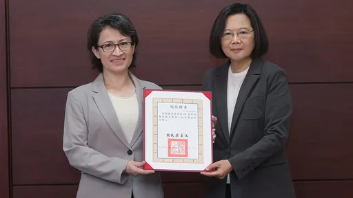 用蕭美琴收小英二手衣「救援徐巧芯」 林智群:蠢蛋才覺得情況一樣